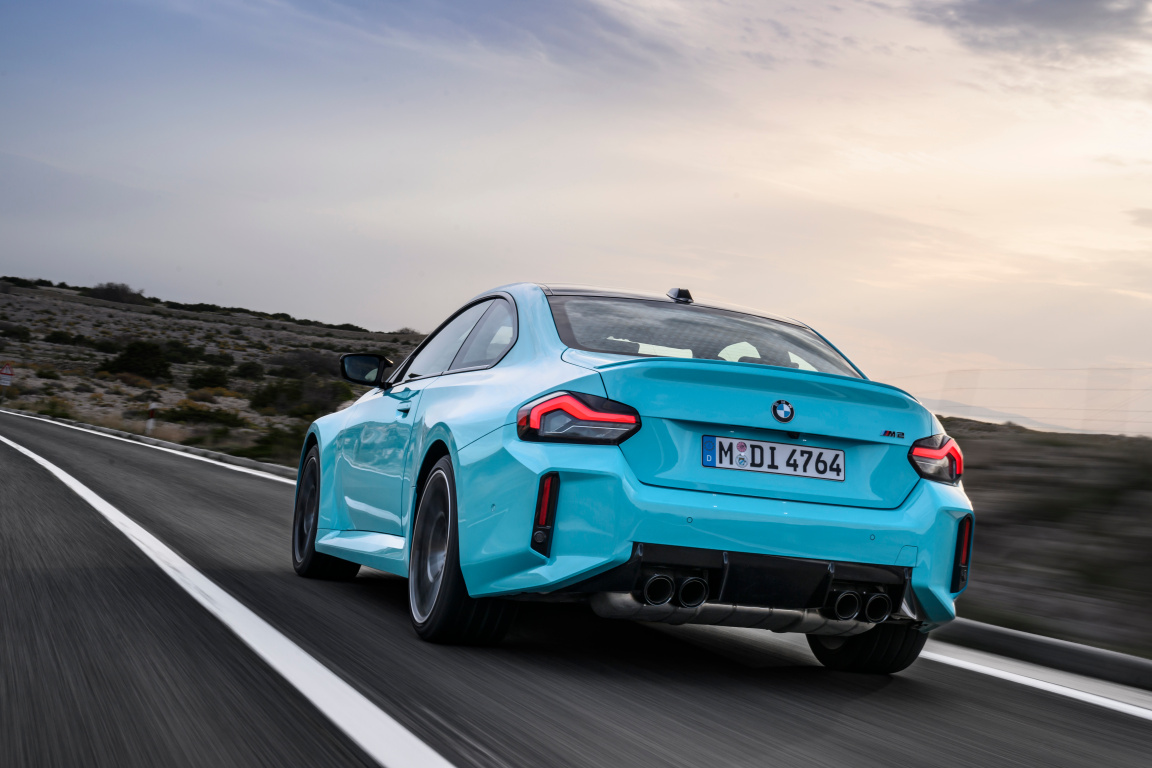 SMALL_P90642507_highRes_the-new-bmw-m2-with-